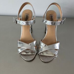 Badgley Mischka metalic silver leather sandals size 7